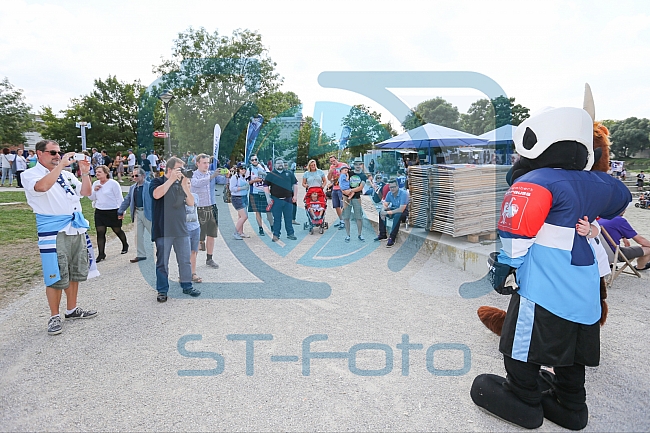 Vor dem Spiel ERC Ingolstadt gegen Braehead Clan - Champions Hockey League (CHL) fand im Klenzepark ein bayerisch-schottisches Fanfest statt