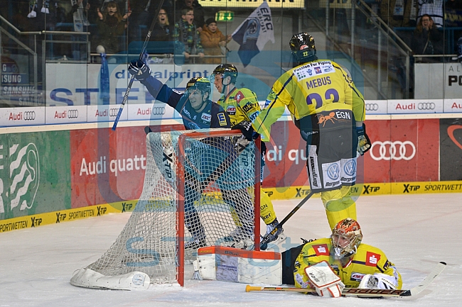 ERC Ingolstadt vs Krefeld Pinguine, Eishockey, DEL, Deutsche Eishockey Liga, 05.01.2016