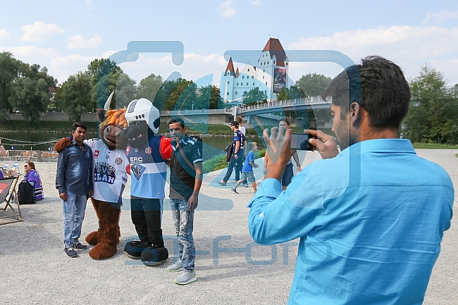 Vor dem Spiel ERC Ingolstadt gegen Braehead Clan - Champions Hockey League (CHL) fand im Klenzepark ein bayerisch-schottisches Fanfest statt