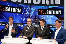 Pressekonferenz Verlaengerung und Erweiterung des Sponsoringvertrages der Media-Saturn, Trikotvorstellung für die kommende Saison 2016/2017